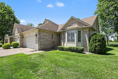 50829 Raintree Cir, Chesterfield, MI 48047