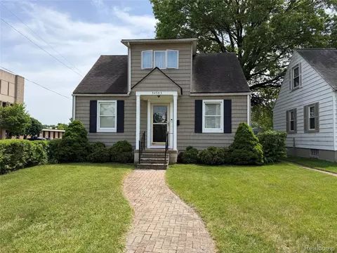 34503 Chestnut St, Wayne, MI 48184