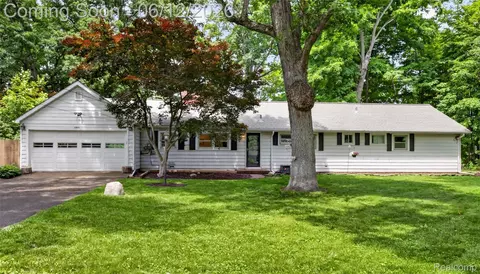 5831 Winans Dr, Brighton, MI 48116
