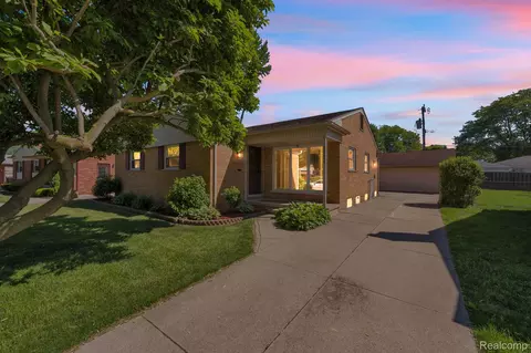 26637 Clairview Dr, Dearborn Heights, MI 48127