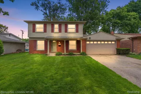 15602 Comstock St, Livonia, MI 48154