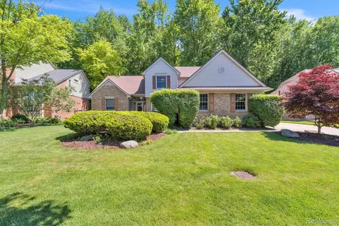 43746 Via Antonio Dr, Sterling Heights, MI 48314