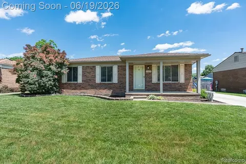 41824 Clayton St, Clinton Township, MI 48038