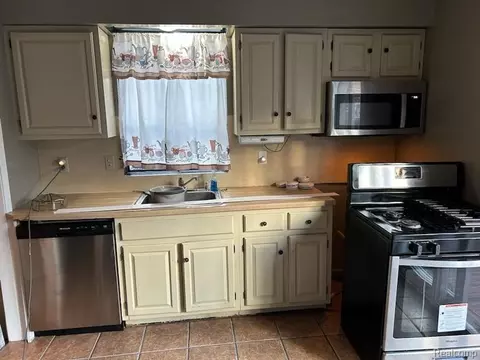 498 Bird Ave, Birmingham, MI 48009