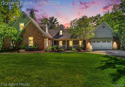 2411 Farmbrook Trl, Addison, MI 48370