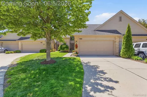 16748 Shale Ct #27, Macomb, MI 48042