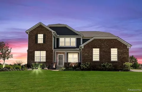 22277 Hilda Ln, South Lyon, MI 48178