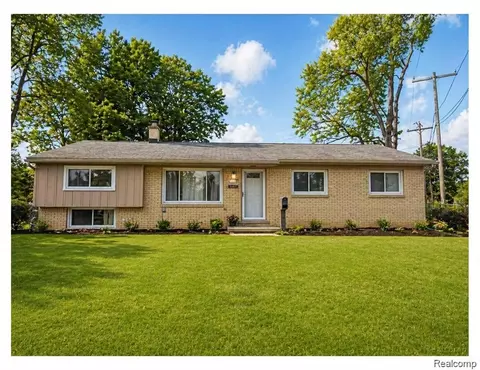 11360 Deno Ct, Sterling Heights, MI 48314