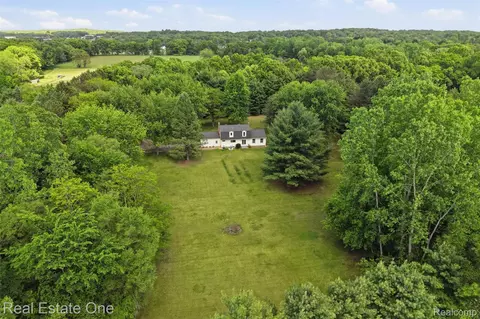 1765 Rowe Rd, Milford, MI 48380
