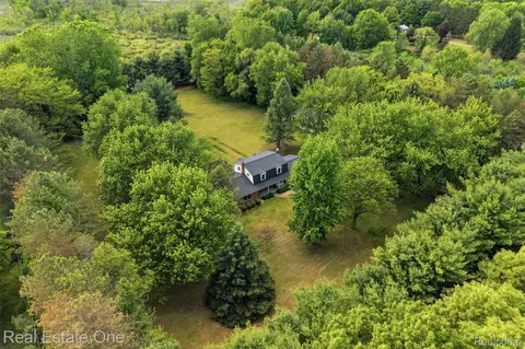 1765 Rowe Rd, Milford, MI 48380
