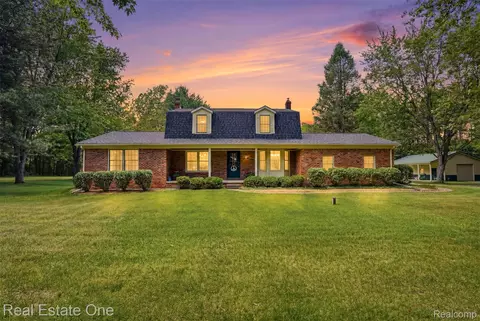 1765 Rowe Rd, Milford, MI 48380