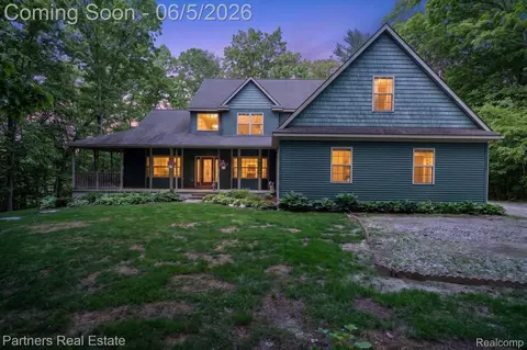 4053 Rolling Acres Dr, Hartland, MI 48353