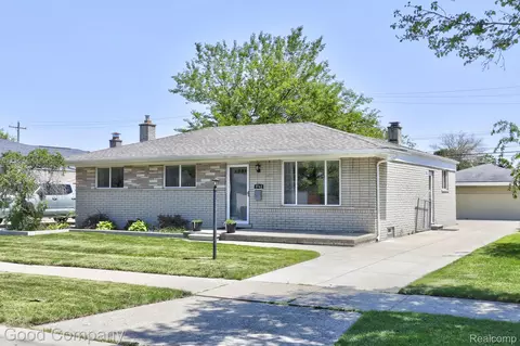 2742 Downey Dr, Troy, MI 48083
