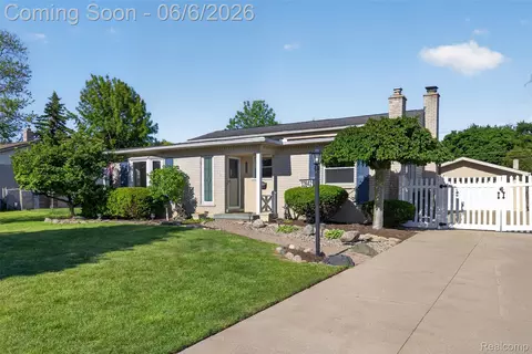 33942 Coachwood Dr, Sterling Heights, MI 48312