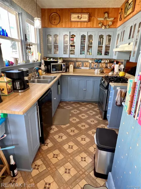 Kitchen - 9280 River Rd, Clay, MI 48001 photo 1 of 2