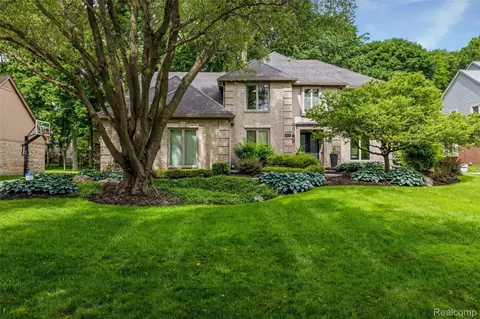 6577 Crabapple, Troy, MI 48098