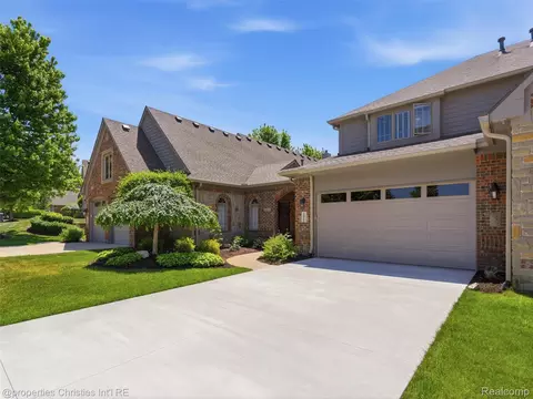 10822 Sparkling Waters Ct, Green Oak, MI 48178