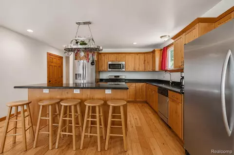 Kitchen - 11583 Cape Cod St, Taylor, MI 48180 photo 8 of 9