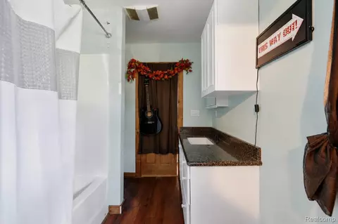 Bath - 11583 Cape Cod St, Taylor, MI 48180 photo 1 of 5