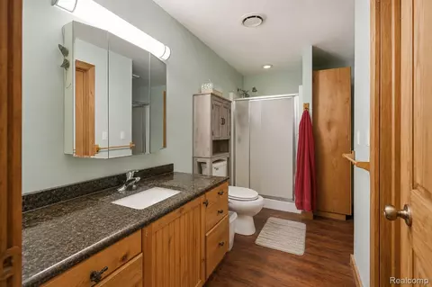 Bath - 11583 Cape Cod St, Taylor, MI 48180 photo 3 of 5
