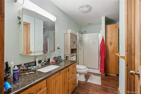 Bath - 11583 Cape Cod St, Taylor, MI 48180 photo 4 of 5