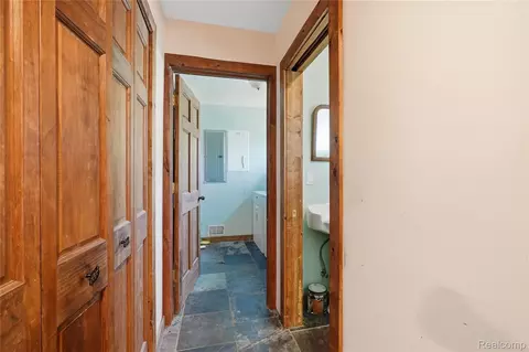 Entry Way - 11583 Cape Cod St, Taylor, MI 48180 photo 2 of 3