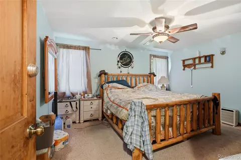 Bedroom - 11583 Cape Cod St, Taylor, MI 48180 photo 3 of 4