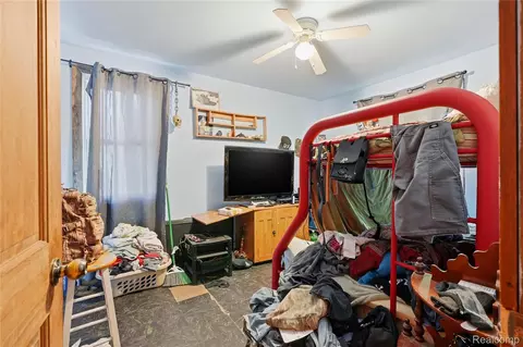 Bedroom - 11583 Cape Cod St, Taylor, MI 48180 photo 2 of 4
