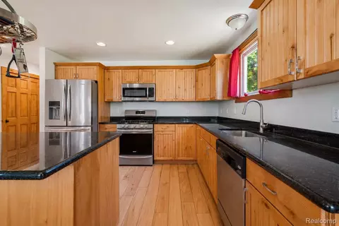 Kitchen - 11583 Cape Cod St, Taylor, MI 48180 photo 5 of 9