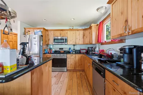 Kitchen - 11583 Cape Cod St, Taylor, MI 48180 photo 6 of 9