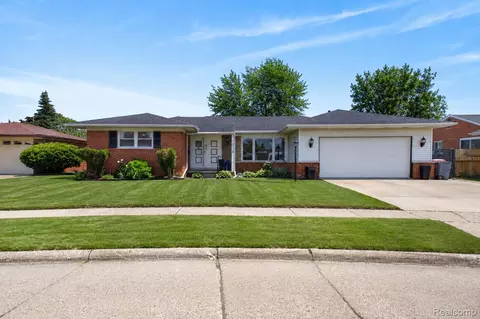 31822 Slumber Ln, Fraser, MI 48026