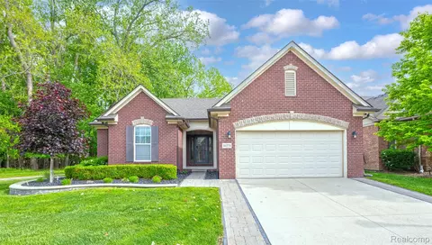 30278 Bradmore Rd, Warren, MI 48092