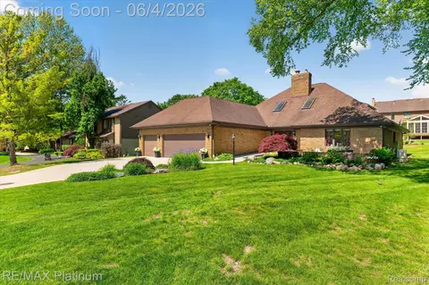 31125 Westwood Rd, Farmington Hills, MI 48331
