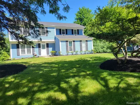 5791 Beauchamp Pl, West Bloomfield, MI 48322