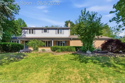 6966 Killarney Dr, Troy, MI 48098