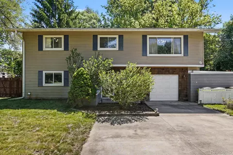9180 Posey Dr, Northfield, MI 48189