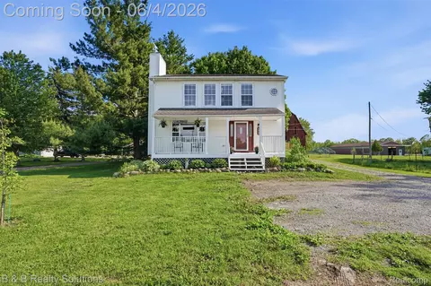 8820 Almont Rd, Almont, MI 48003