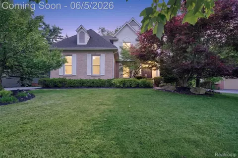 7359 Colchester Ln, West Bloomfield, MI 48322