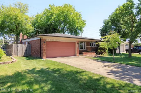 36424 Clifford Dr, Sterling Heights, MI 48312