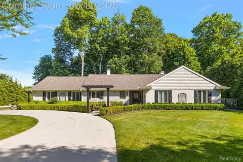 1276 Hillside Dr, Birmingham, MI 48009