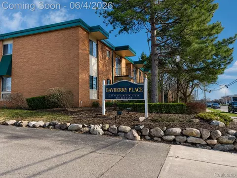 1880 Axtell Dr #2, Troy, MI 48084