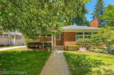 802 Orchard View Dr, Royal Oak, MI 48073
