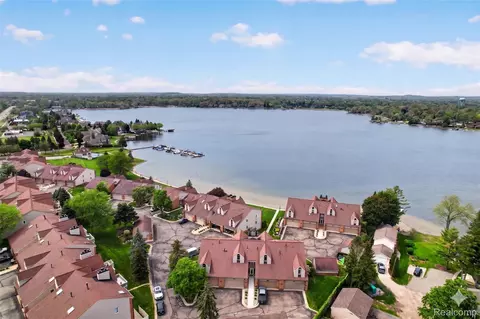 3372 Loon Lake Ct #41, Waterford, MI 48329