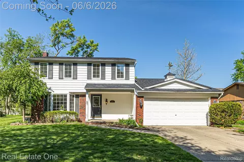 4931 Calvert Dr, Troy, MI 48085