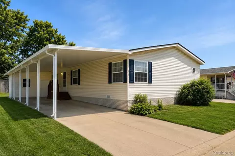 312 Cranberry Beach Blvd, White Lake, MI 48386