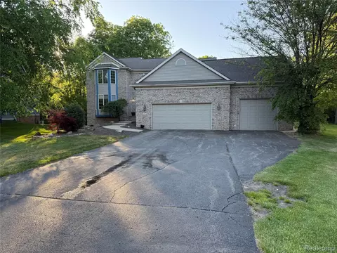 8318 Mill Pointe Ct, Goodrich, MI 48438