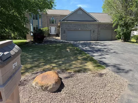8318 Mill Pointe Ct, Goodrich, MI 48438