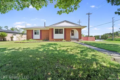 18181 Winwood Ct, Brownstown, MI 48193