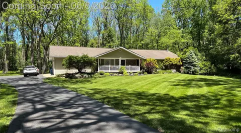 5400 Grange Hall Rd, Groveland, MI 48442