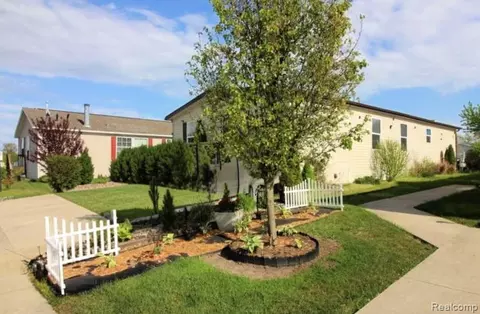 24445 Edwin Dr, Brownstown, MI 48134